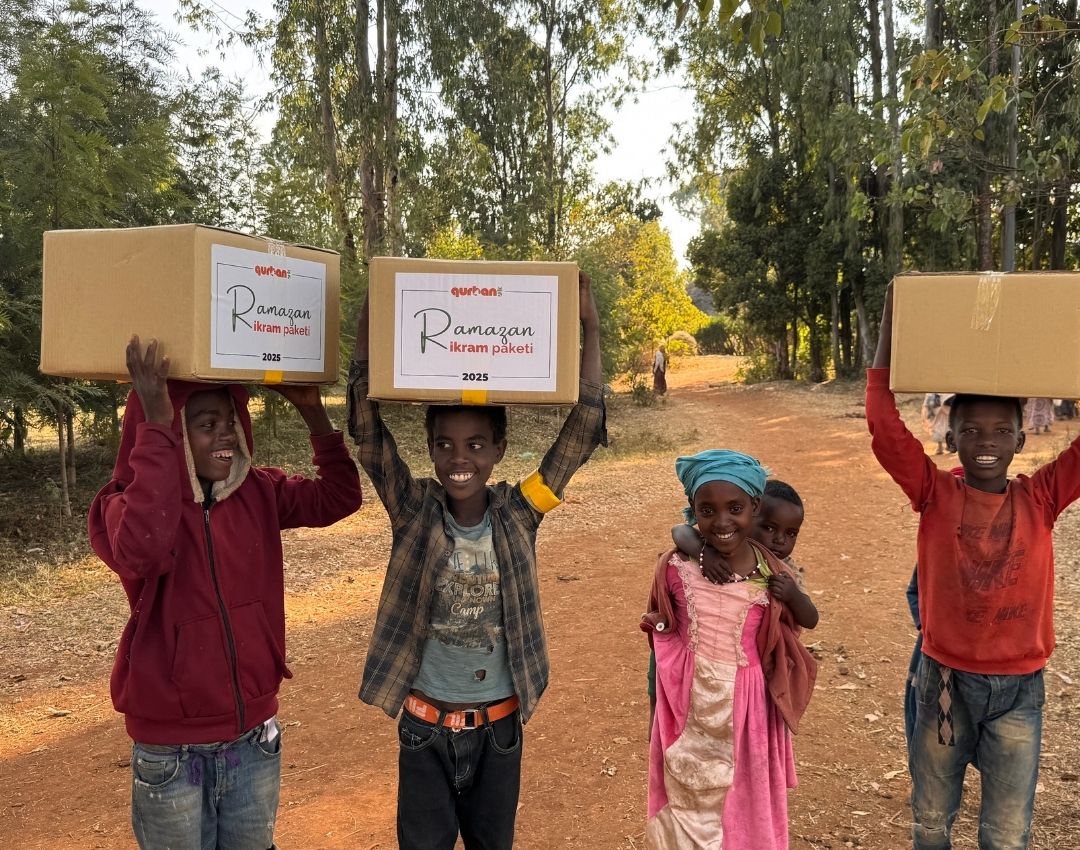 Sağlık ekibi ve çocuklar